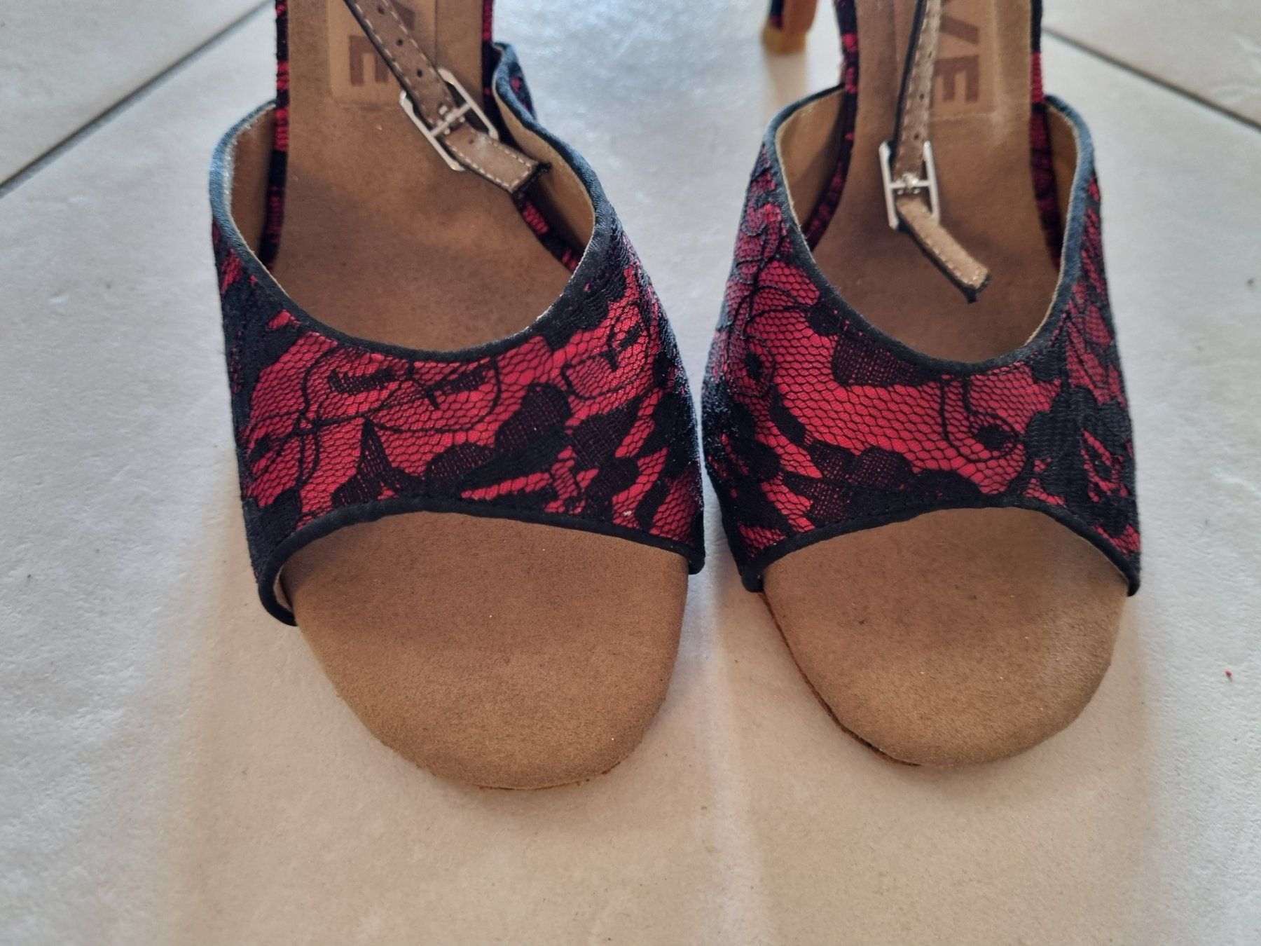 Scarpe da donna: Neue Tangoschuhe in der Grösse 40 – Nuovo (secondo la descrizione) da Steckborn venduto da Allegro5 4