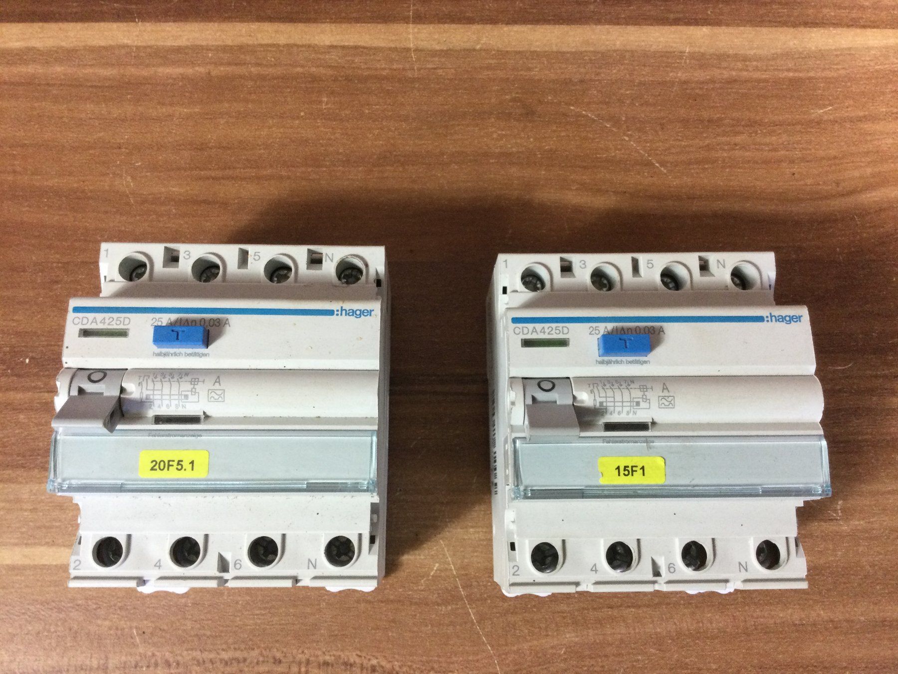 Hager Componenti elettronici: Gebrauchte Hager Fehlerstromschutzschalter CDA425D 25A – Usato da Wangen SZ venduto da kuriosum12 1
