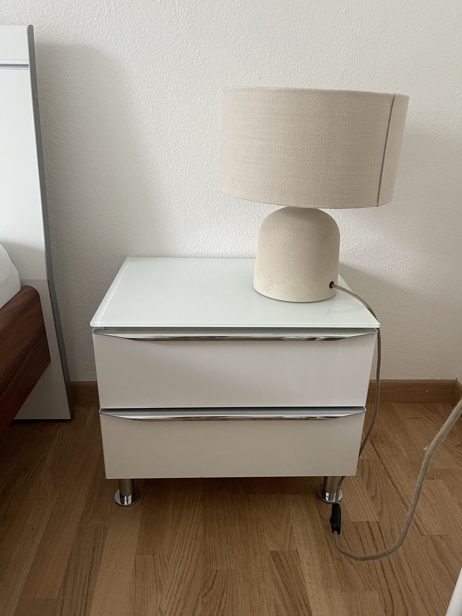 Comodini: 2 Nachttisch weiss mit Glasplatte, 2 Schubladen – Nuovo (secondo la descrizione) da Adliswil venduto da fabienne1234567 1
