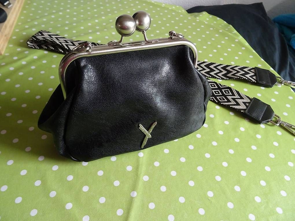 Suri Frey Borse da donna: Handtasche vonn Suri Frey – Nuovo (secondo la descrizione) da Niederbipp venduto da PiaZ01 1
