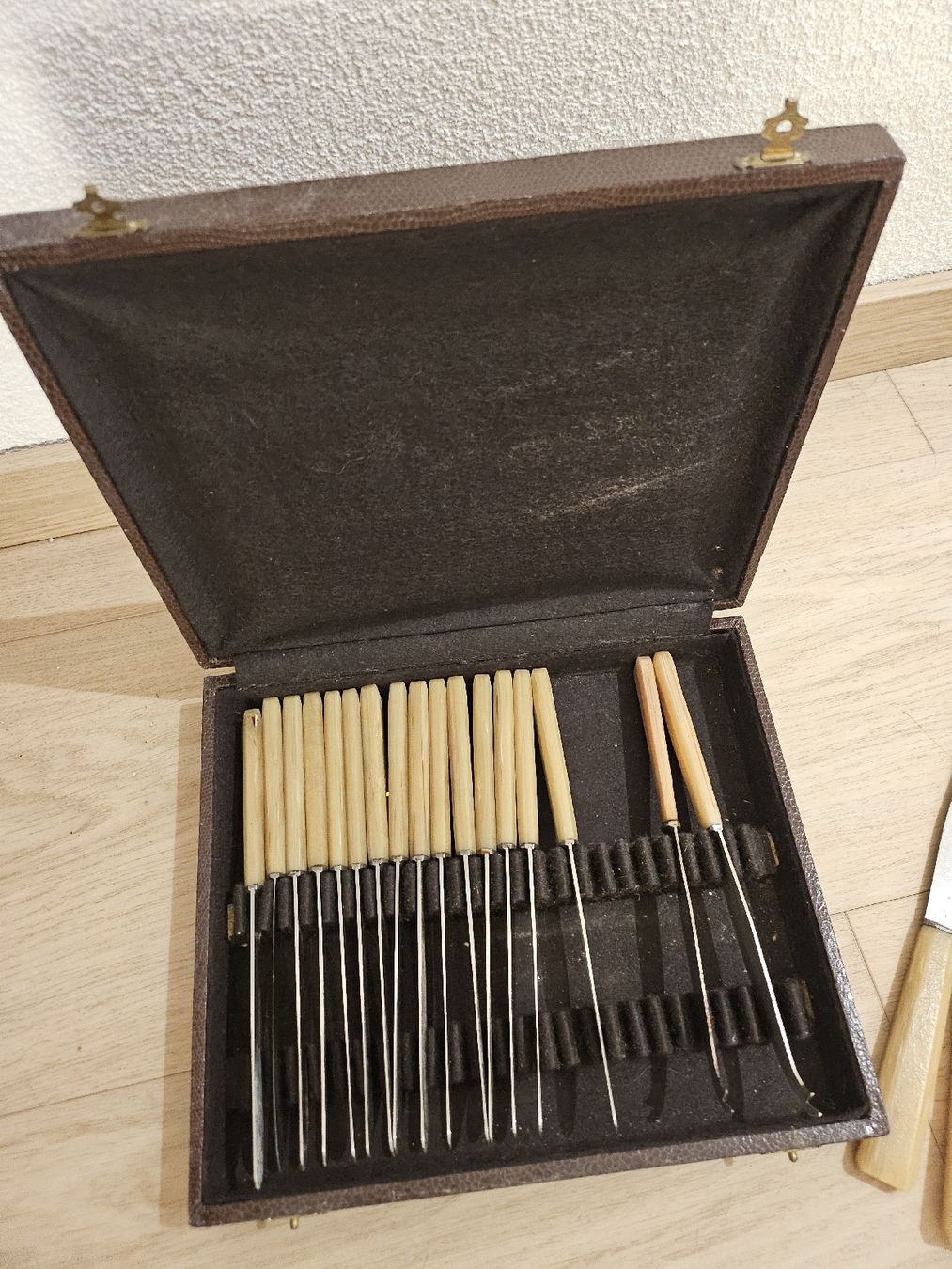 Posate: Couteaux vintage avec coffret – Usato da La Joux FR venduto da car_ck96 6