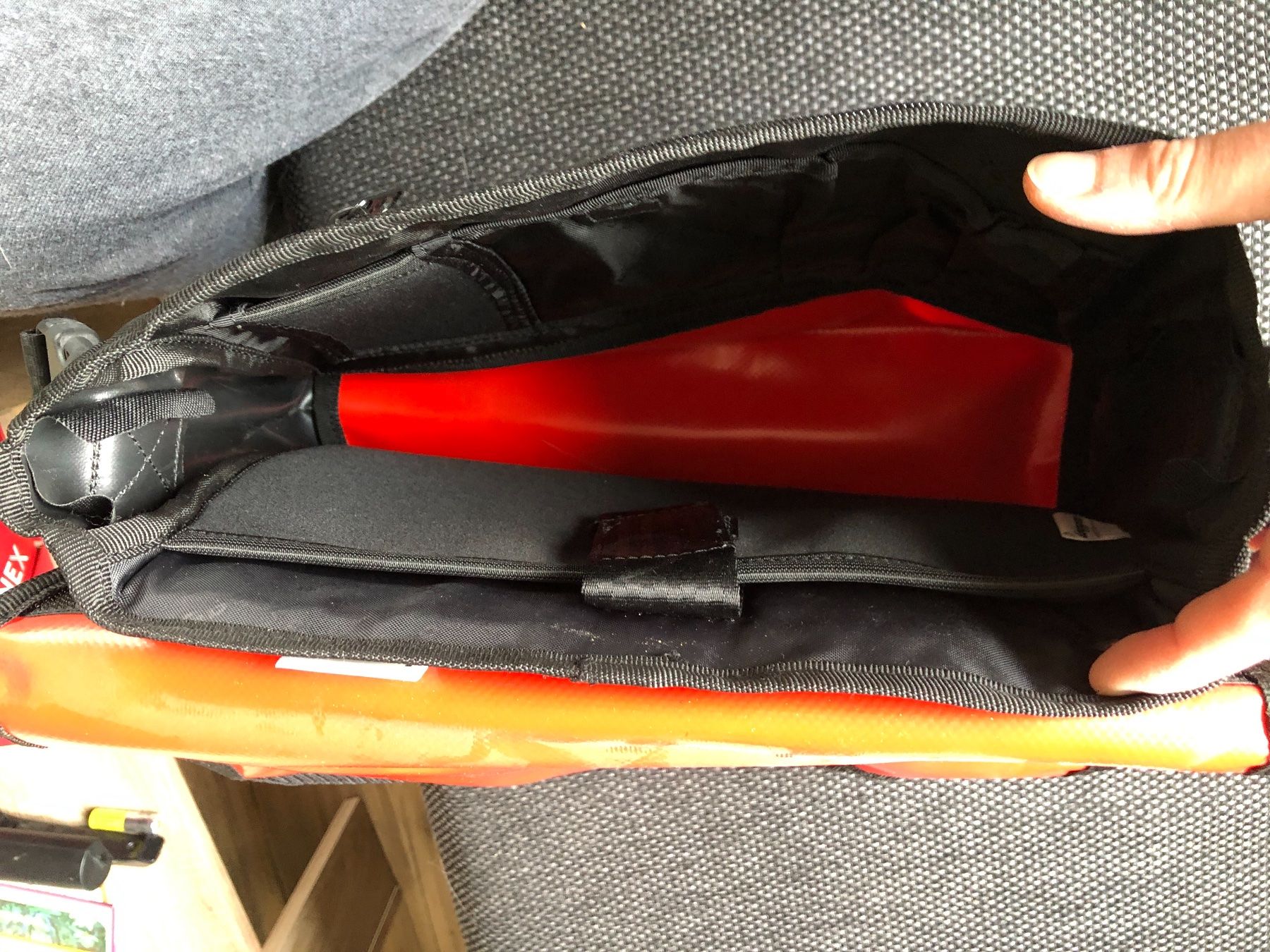 Taschen: Tagger Tasche rot – Neu (gemäss Beschreibung) aus Rupperswil von fabenius 2