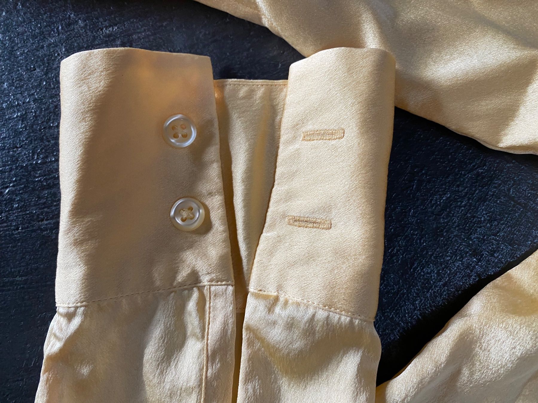 Camicette: Retroseidenbluse DKNY – Usato da Chur venduto da simhofstr 3