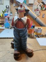 Clown Figur mit Besen  (D1)