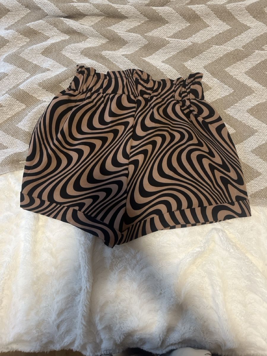 Pantaloni: Short noir et marron FOREVER 21 – Usato da Le Locle venduto da Mayd_h 1