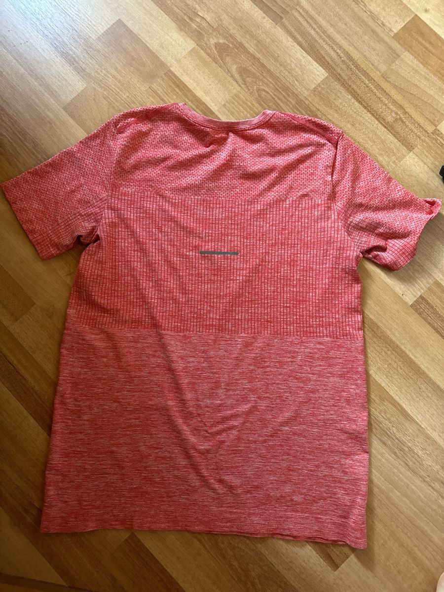 Asics T-Shirts: Asics T-Shirt Gr. M – Gebraucht aus St. Gallen von mai_gd7k 1