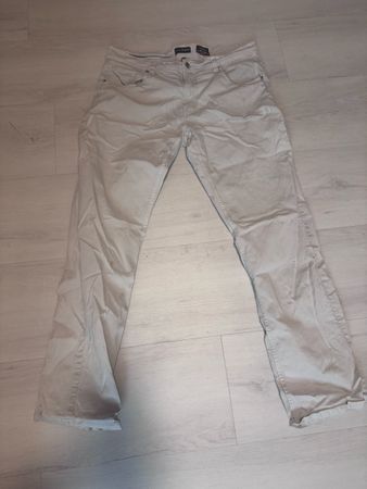 Charles Vögele Hose beige MIKE 36-32 mit Flecken