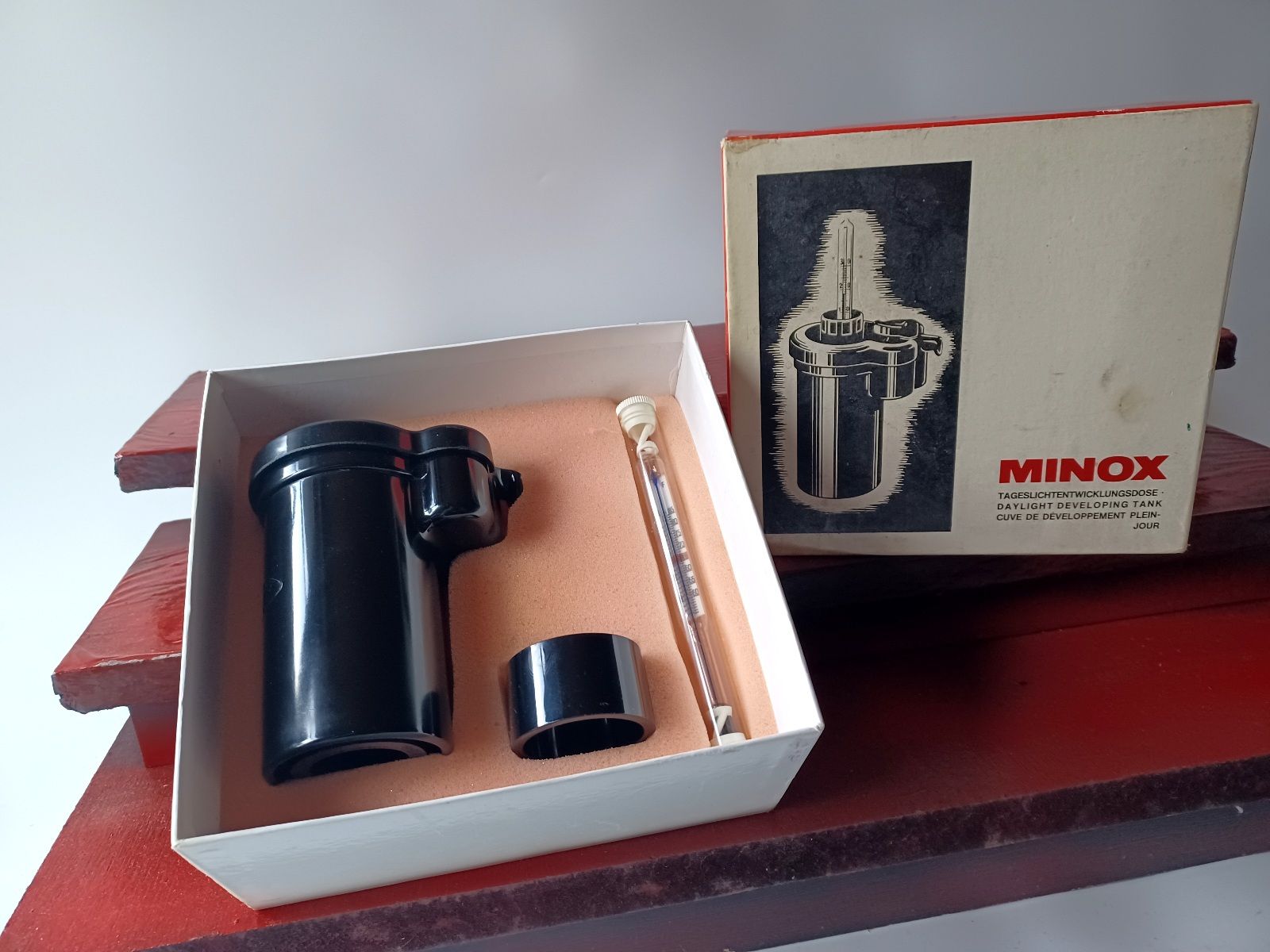 Minox Fotocamera: Minox,  cuve de développement daylight – Difettoso da Travers venduto da Aspago 3