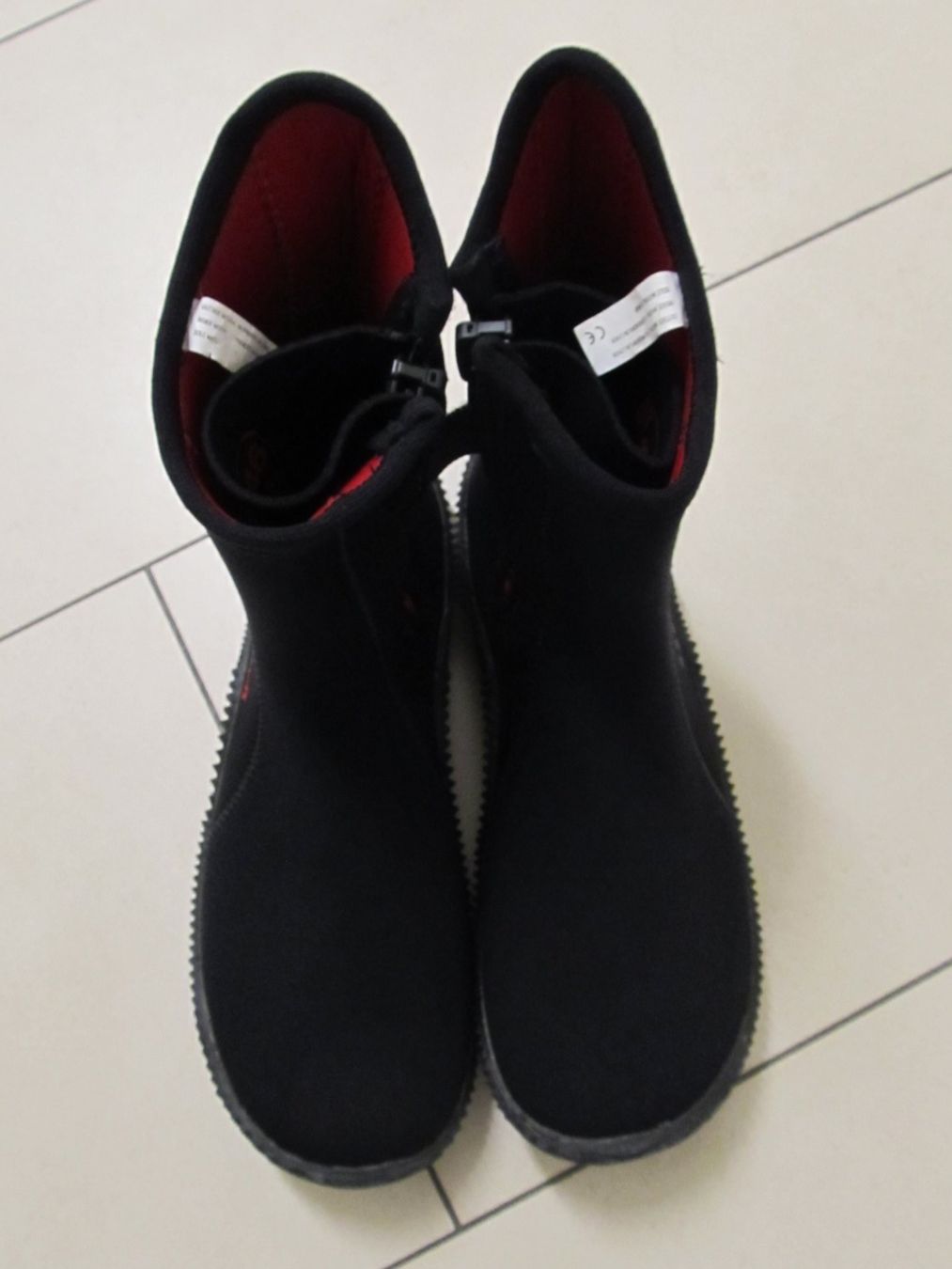Scarpe da uomo: Aqualung Tauchschuhe Gr. 46 eher Gr. 44, 6.5mm – Usato da Ebikon venduto da Dubi1 2