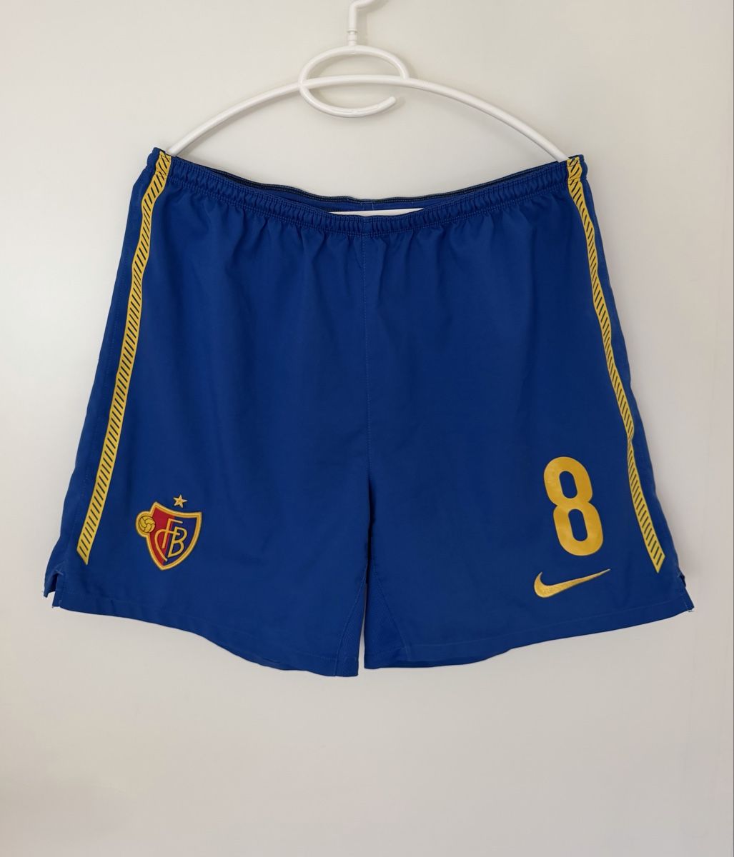 Nike Canottiere & Pantaloni: Fc Basel Nike Shorts 8 Huggel Heim  – Usato da Füllinsdorf venduto da hae_gt9l