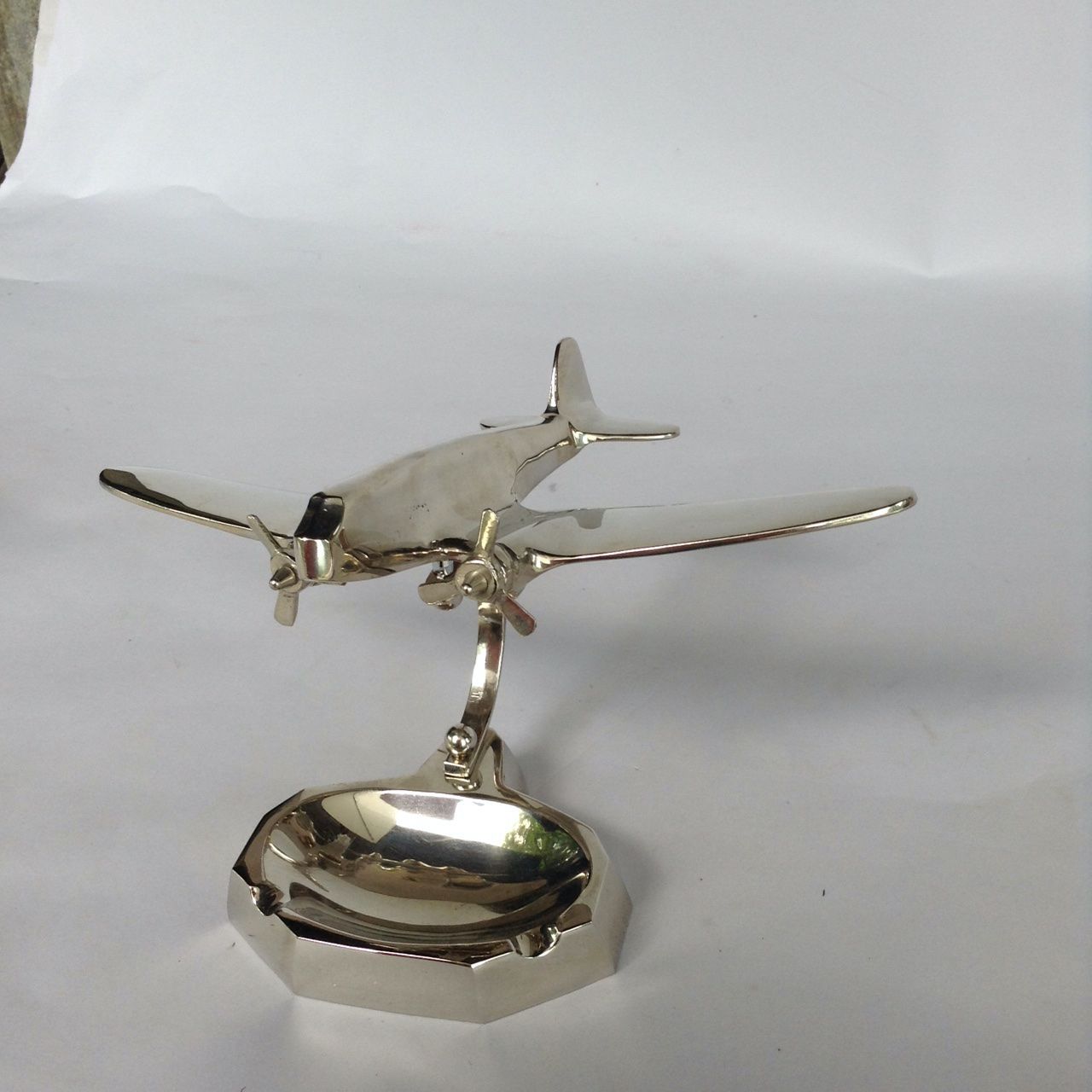 Kit di modellismo & Modellini statici: DC 3 Flugzeugaschenbecher – Nuovo (secondo la descrizione) da Ermensee venduto da Alainmischler 4