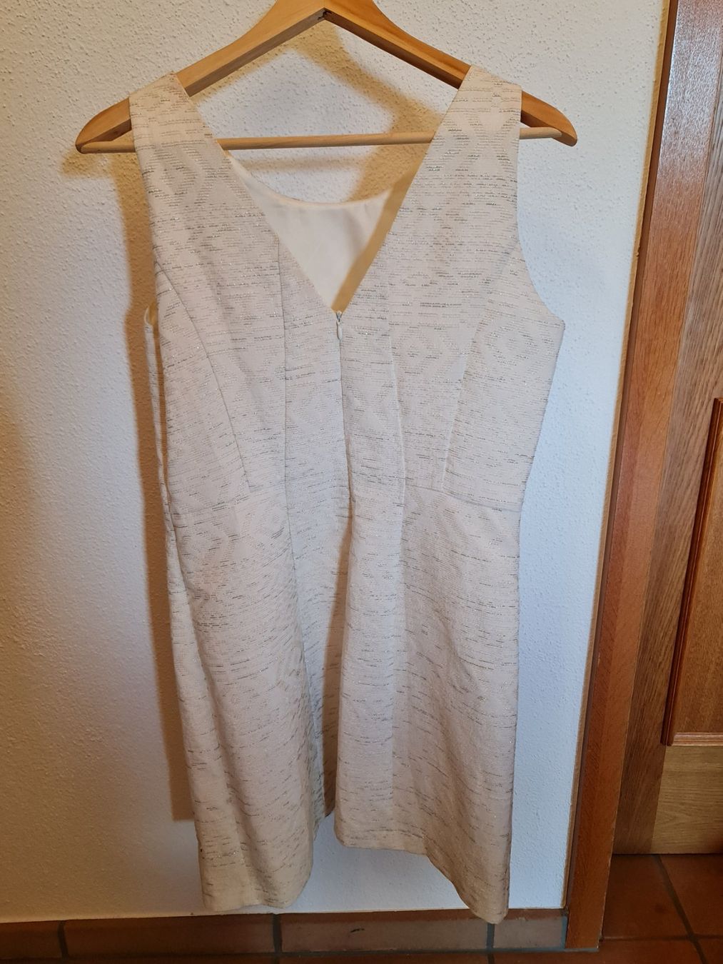 Robes: Damenkleid hell mit Glitzereffekt – D'occasion à Würenlos par mbe_6c7v 2