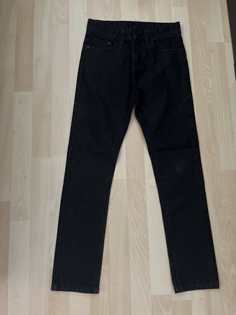 Jeans schwarz schmal geschnitten Grösse 152 152