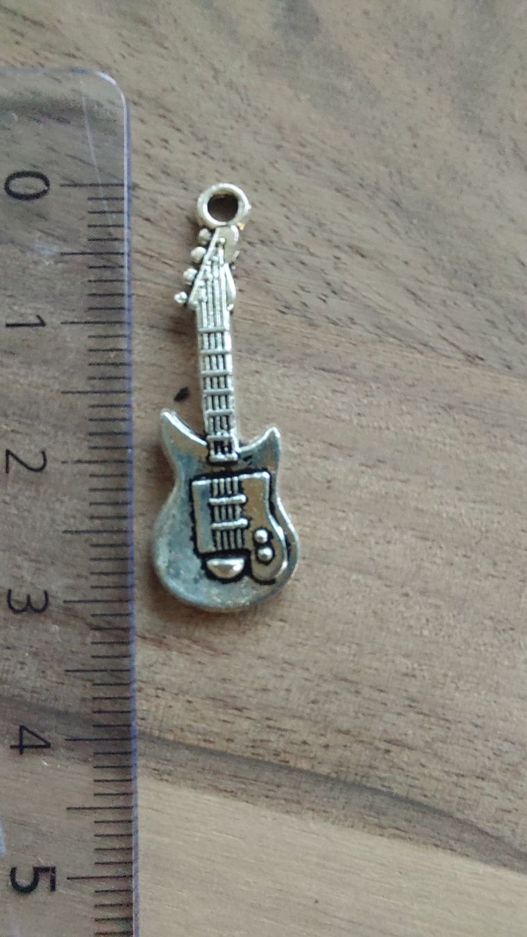 Ciondoli: Charm Anhaenger Guitar neuwertig – Nuovo (secondo la descrizione) da Horgen venduto da zur_jq85 1
