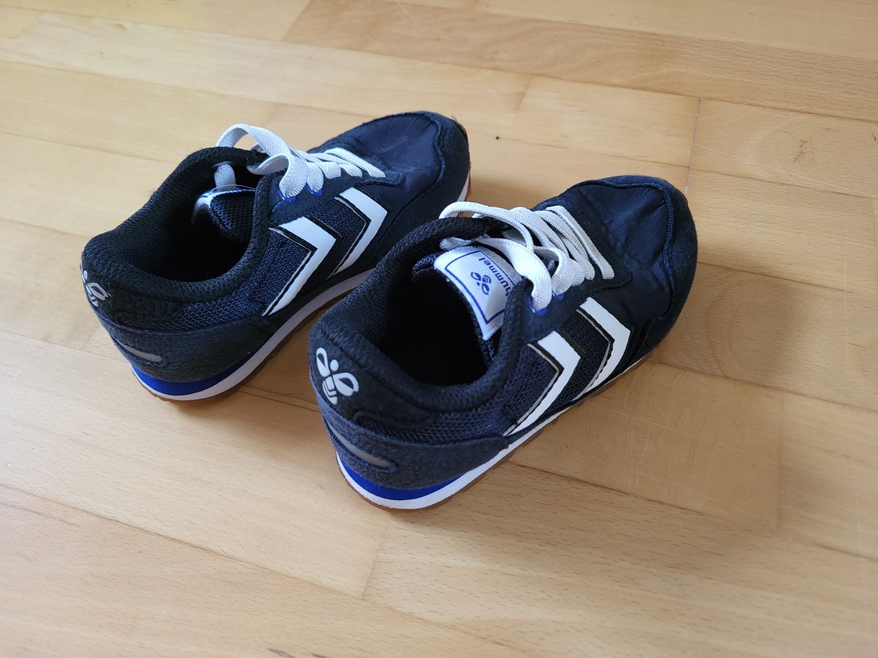 Hummel Scarpe per ragazzi: Chaussures enfant 26 – Usato da Gampelen venduto da cli_2thg 1