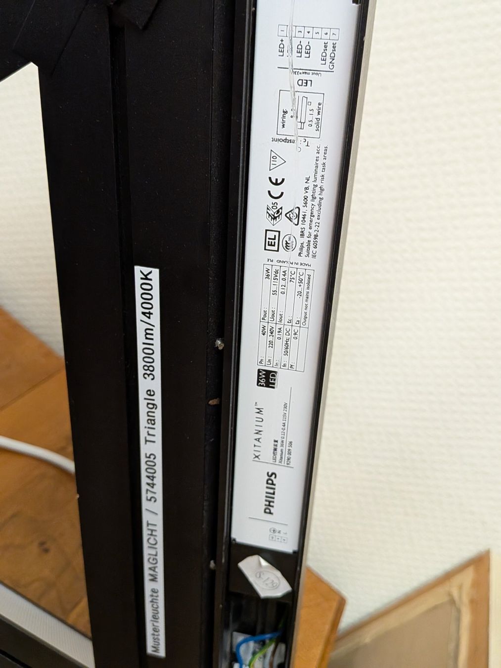 Philips Lampade: Philipps Dreieck Lampe – Usato da Emmen venduto da magelan 7