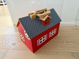 Puppenhaus mit Einrichtung und Figuren Holz guter Zustand