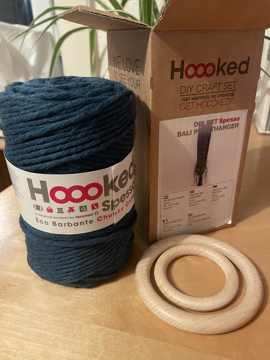 Cordelettes & Fils: Hooked Macrame DIY set – Neuf avec emballage d'origine à Fribourg par tinavon