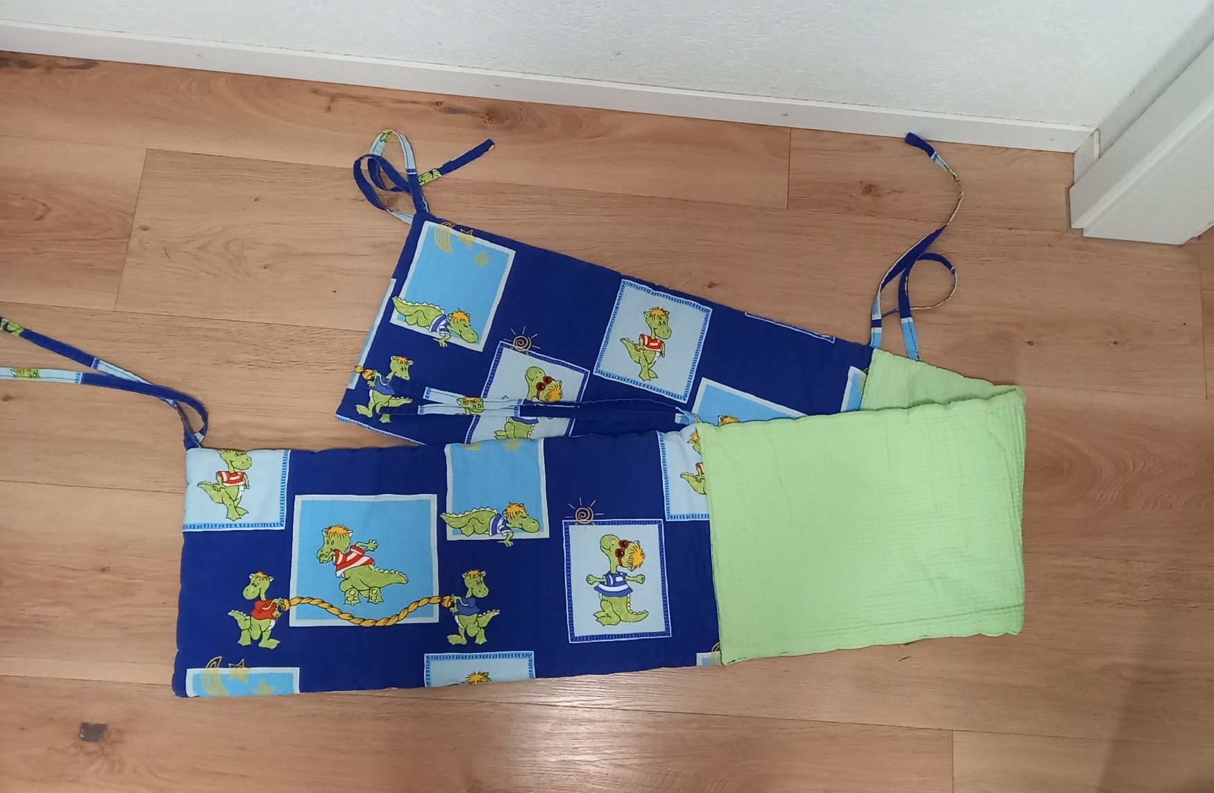 Tessuti: Kinderbettumrandung mit Himmel – Usato da Lützelflüh-Goldb venduto da Punktesammler 2