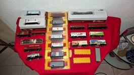 24 div. Güterwagen  von  Liliput und Märklin