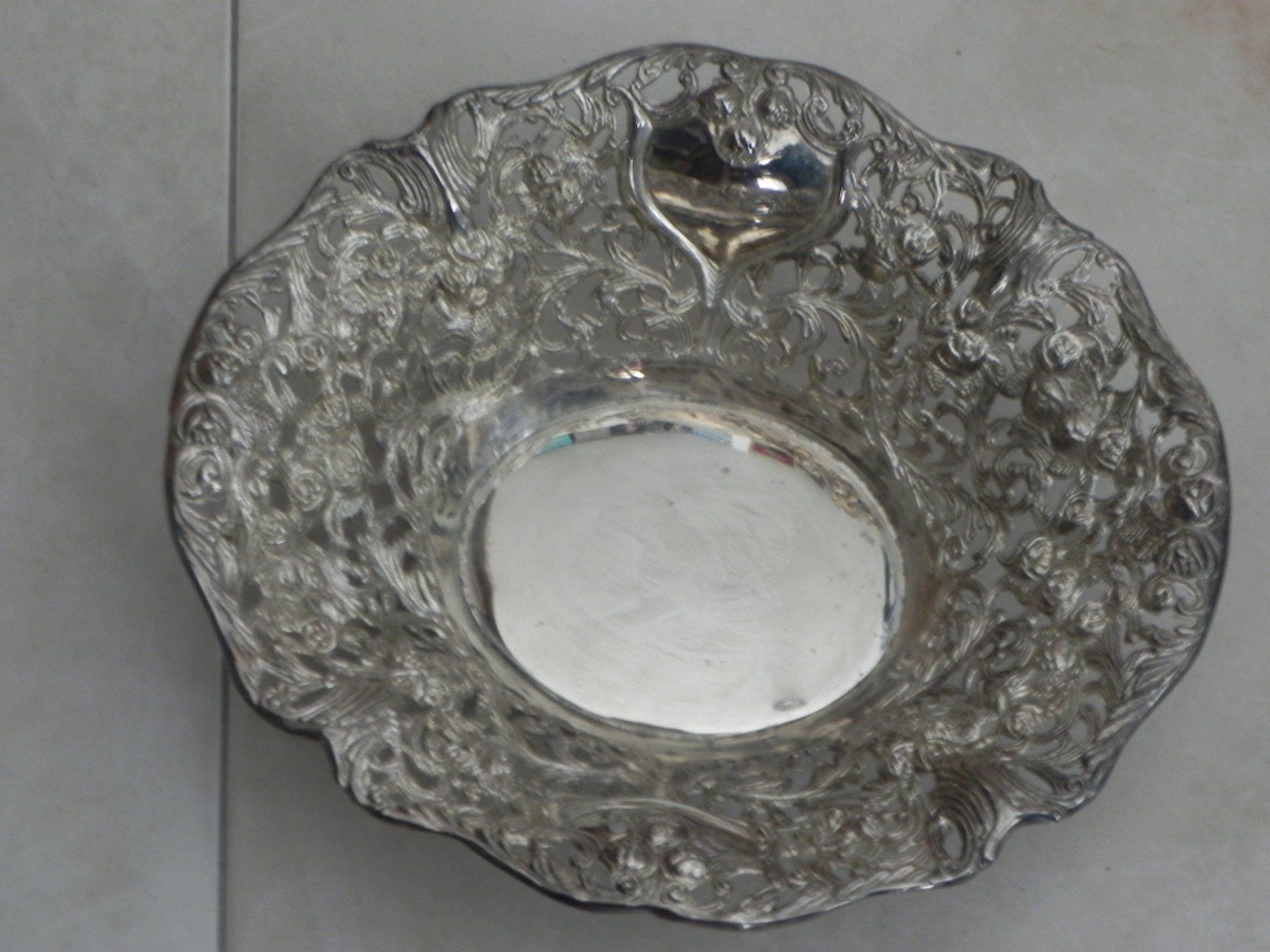 Schalen: Vintage grösse versilberte Schale Rosendesign - durchbrochen – Gebraucht aus Minusio von Lory64