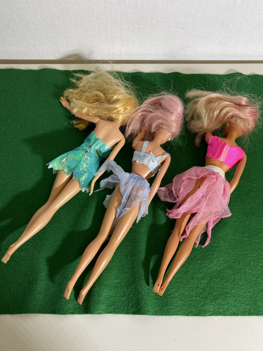 Bambole: 3 ältere Barbies, mit Knickbeinen – Usato da Utzigen venduto da Lasagne99 1