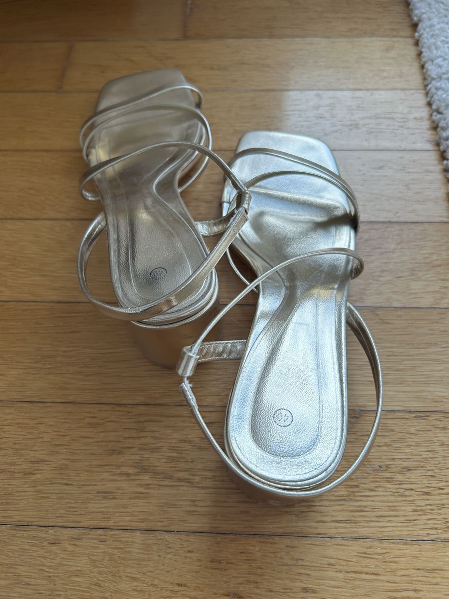 Scarpe da donna: Goldene Sandalen mit Absatz, Grösse 40 – Usato da Zürich venduto da Lolaa123 2