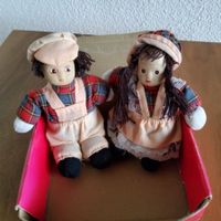 Zwei kleine Puppen / Frau und Mann
