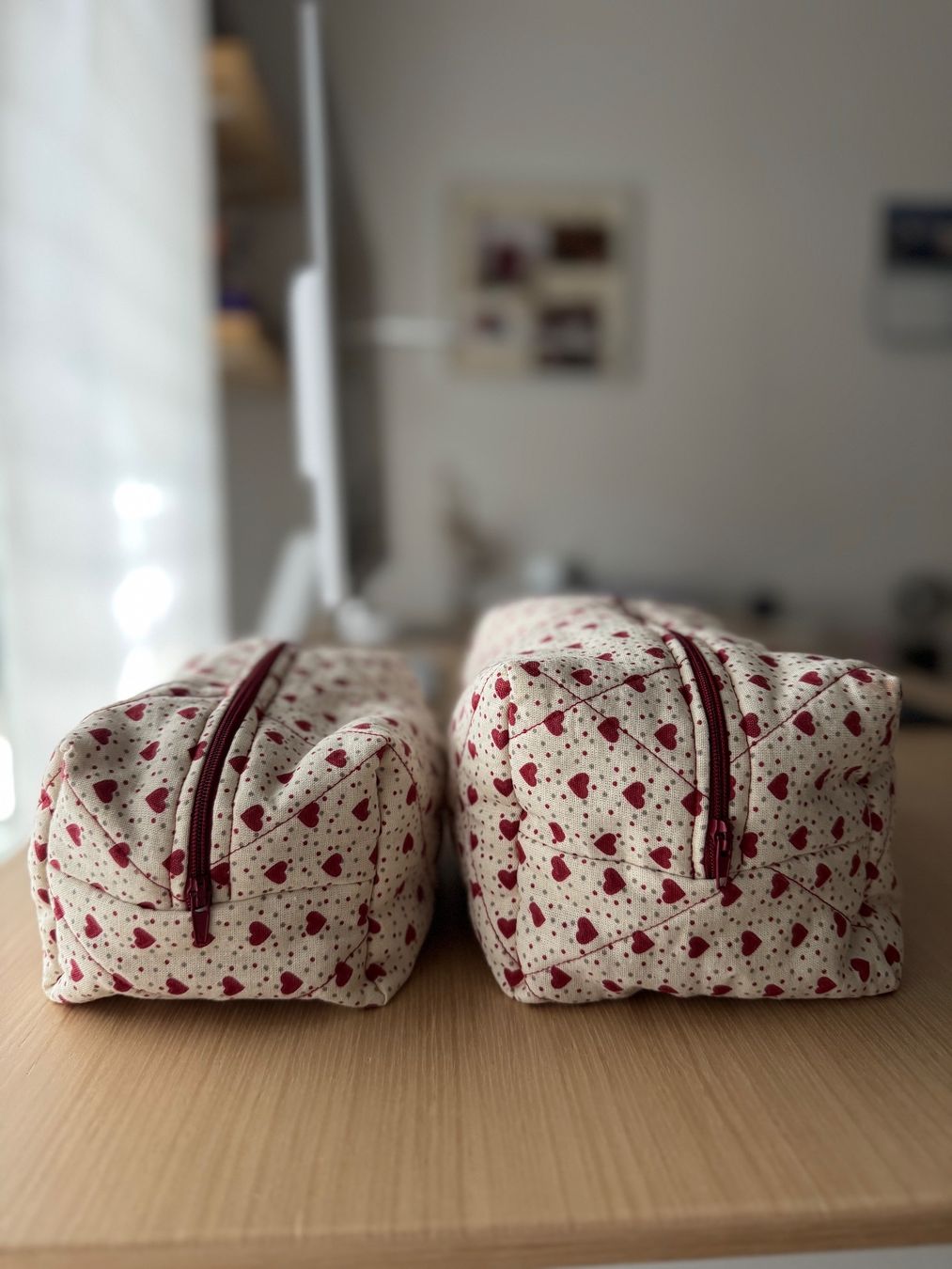 Custodie per cosmetici: Necessaire/Schminktasche rote Herzchen, Handarbeit – Nuovo (secondo la descrizione) da Landschlacht venduto da XXVII_XI 4