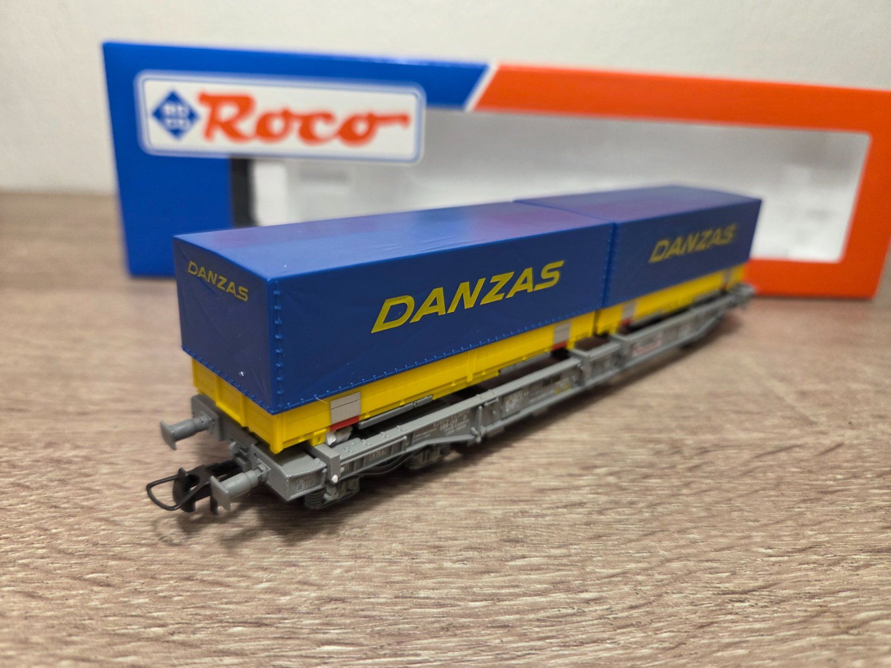 Roco Modelleisenbahnen: Roco 46347 Containerwagen Danzas SBB H0 – Neu und originalverpackt aus St-Aubin-Sauges von Lo_Go 2