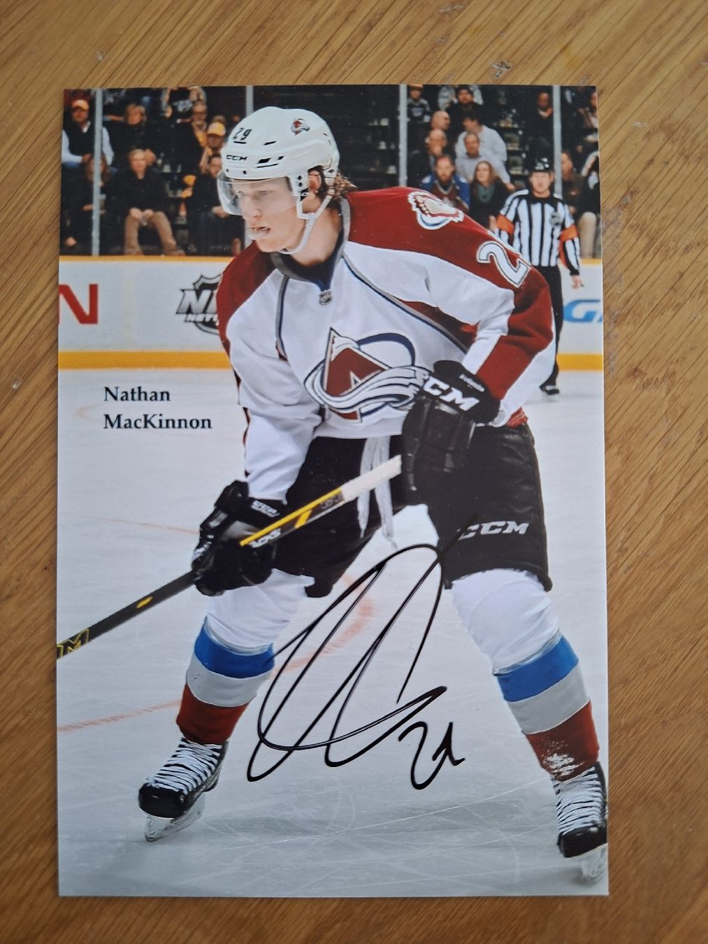 Autografi: Nathan McKinnon NHL Autogramm pers getroffen! – Usato da Thun venduto da wuschu