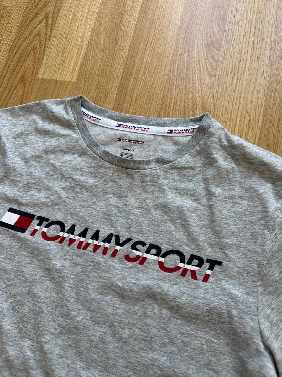 Tommy Hilfiger T-shirt: Tommy Hilfiger T-shirt  – Usato da Pfäffikon ZH venduto da Nataliia. 1