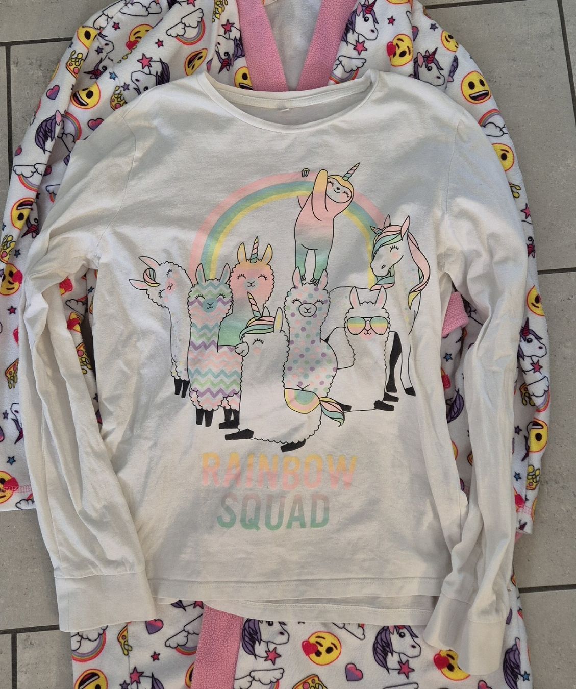 Lotti & Set di vestiti: 3er Set: Bademantel, langarm Shirt Einhorn – Usato da Zofingen venduto da Shile 2