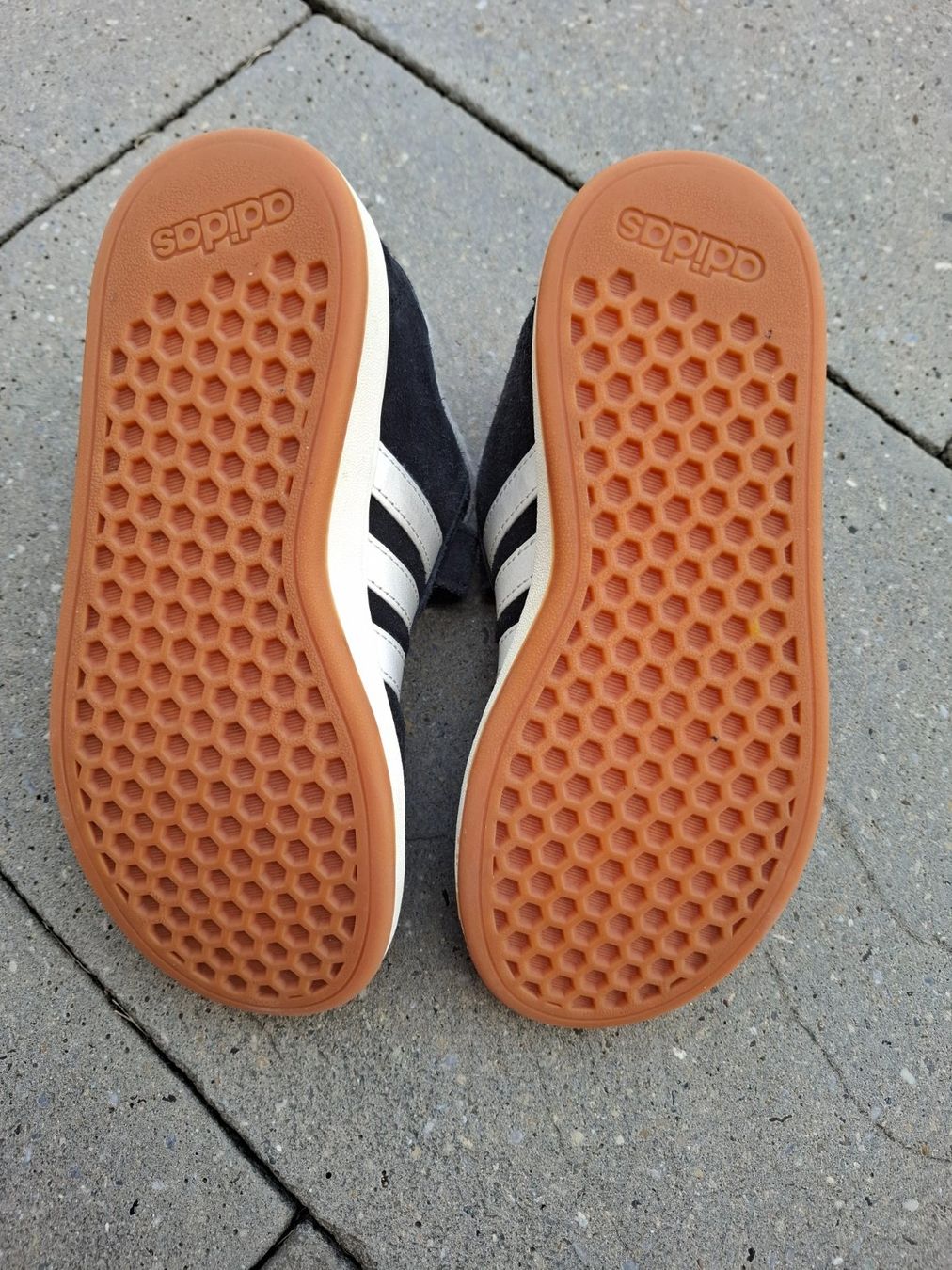 Adidas Schuhe für Jungen: Turnschuhe Gr. 31 – Gebraucht aus Bözberg von Zimt104 1