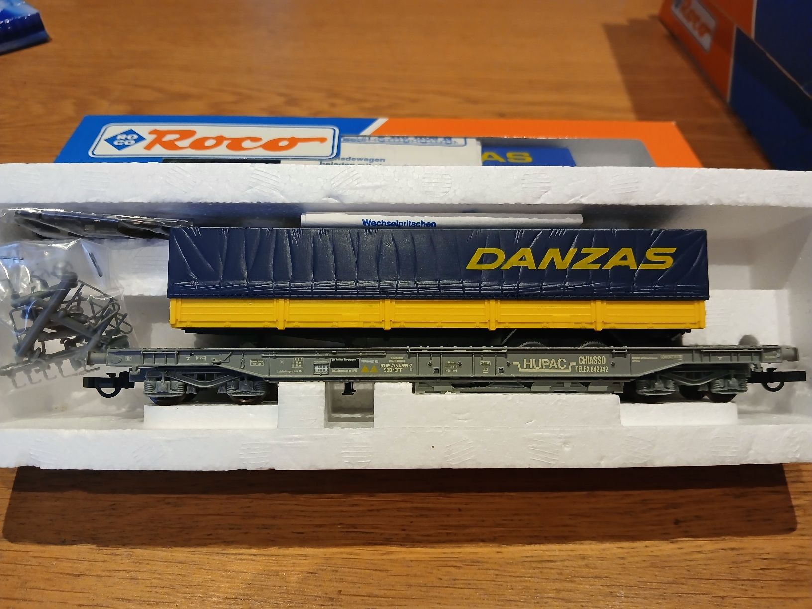 Roco Modellini di ferrovie: Roco HO Güterwagen Danzas, neu,  – Nuovo e nell'imballaggio originale da Bözen venduto da Kolumbus77
