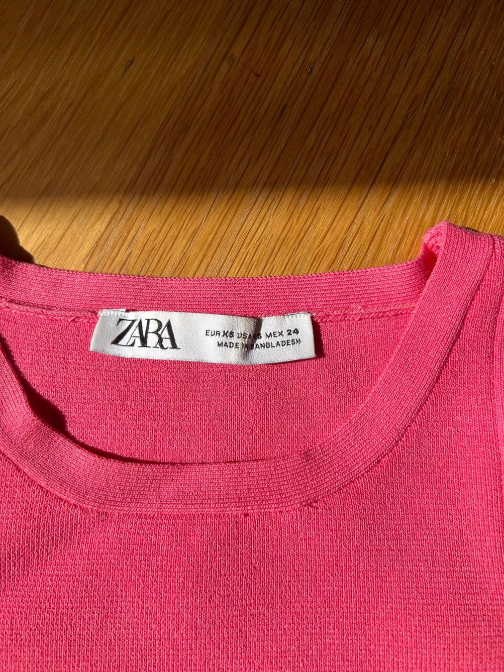 Zara Top: Zara Halter Crop Top – Nuovo (secondo la descrizione) da Zürich venduto da ain_njc7 1