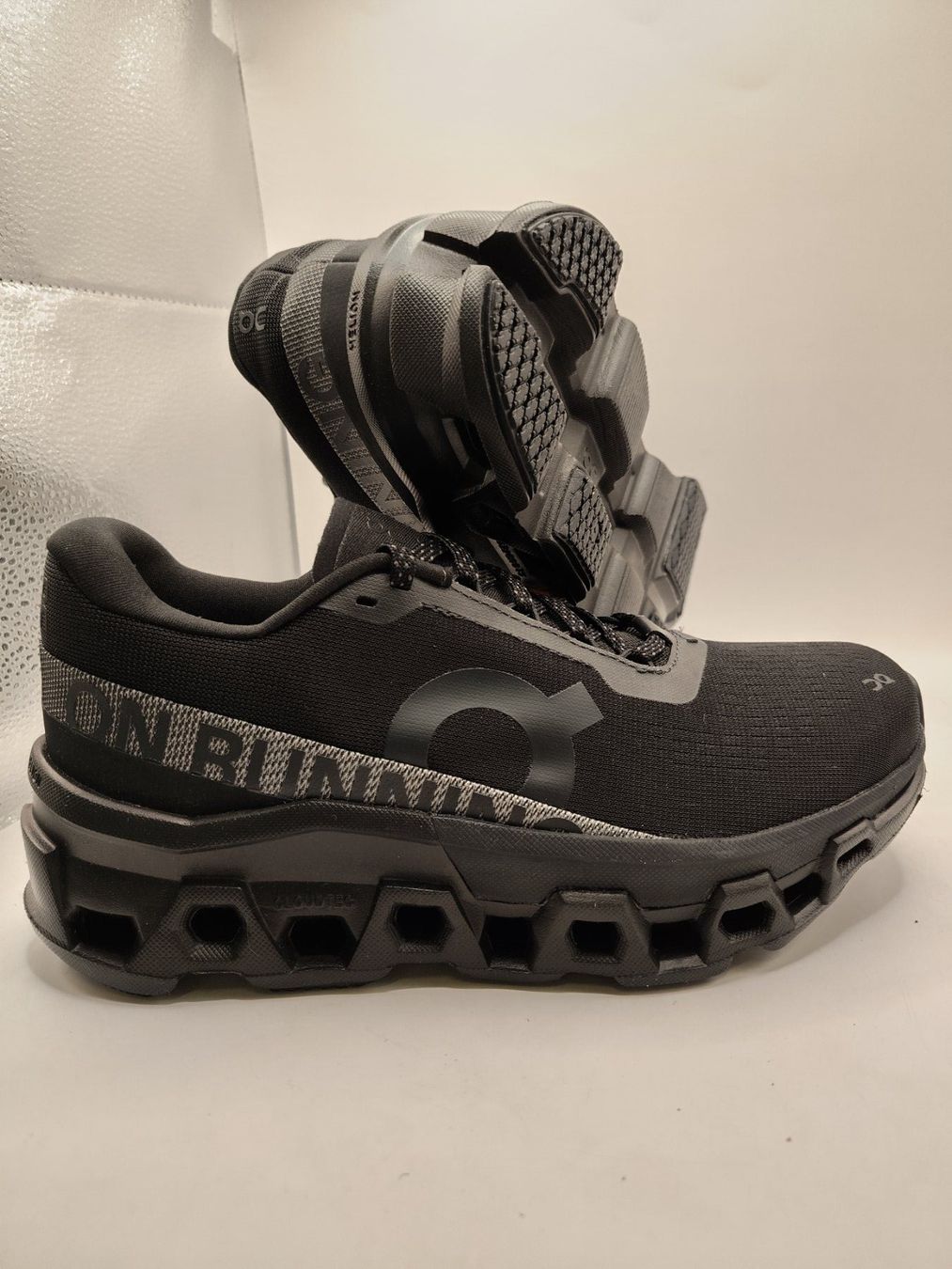 On Scarpe da uomo: On Running - W Cloudmonster 2 - Black/Eclipse Gr. 37.5 – Nuovo e nell'imballaggio originale da Dällikon venduto da Retouren_Resale