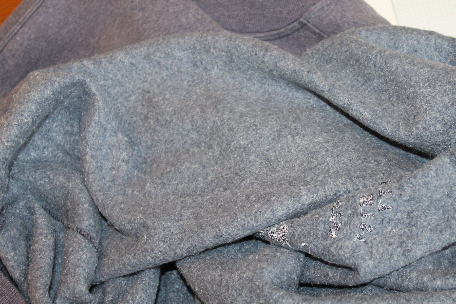 Pullover & Sweatshirts: Pullover / Sweatshirt – Gebraucht aus Schaan von antikes_und_kurioses 7