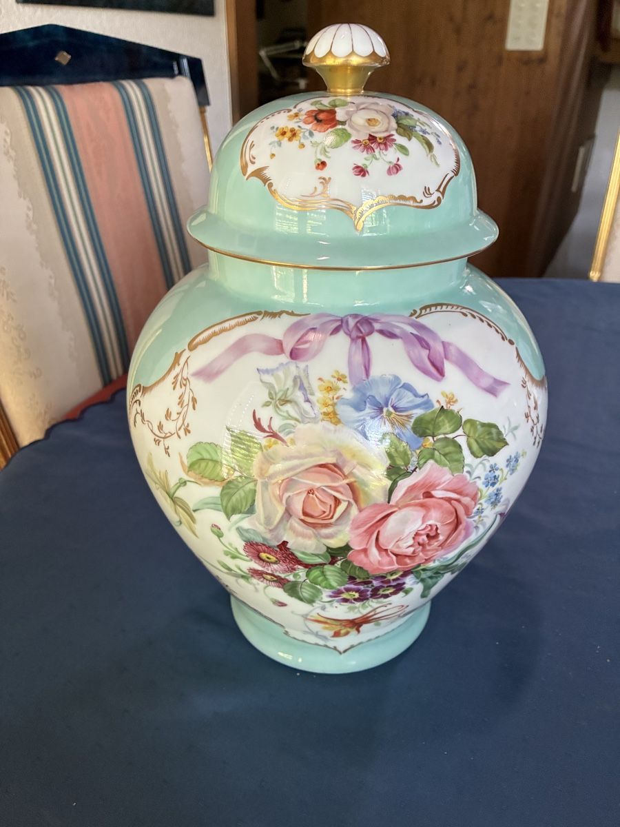 Thomas Vase & Récipients: Antike Deckelvase mit Blumenmalerei  – D'occasion à Dornach par Rosengarten 5