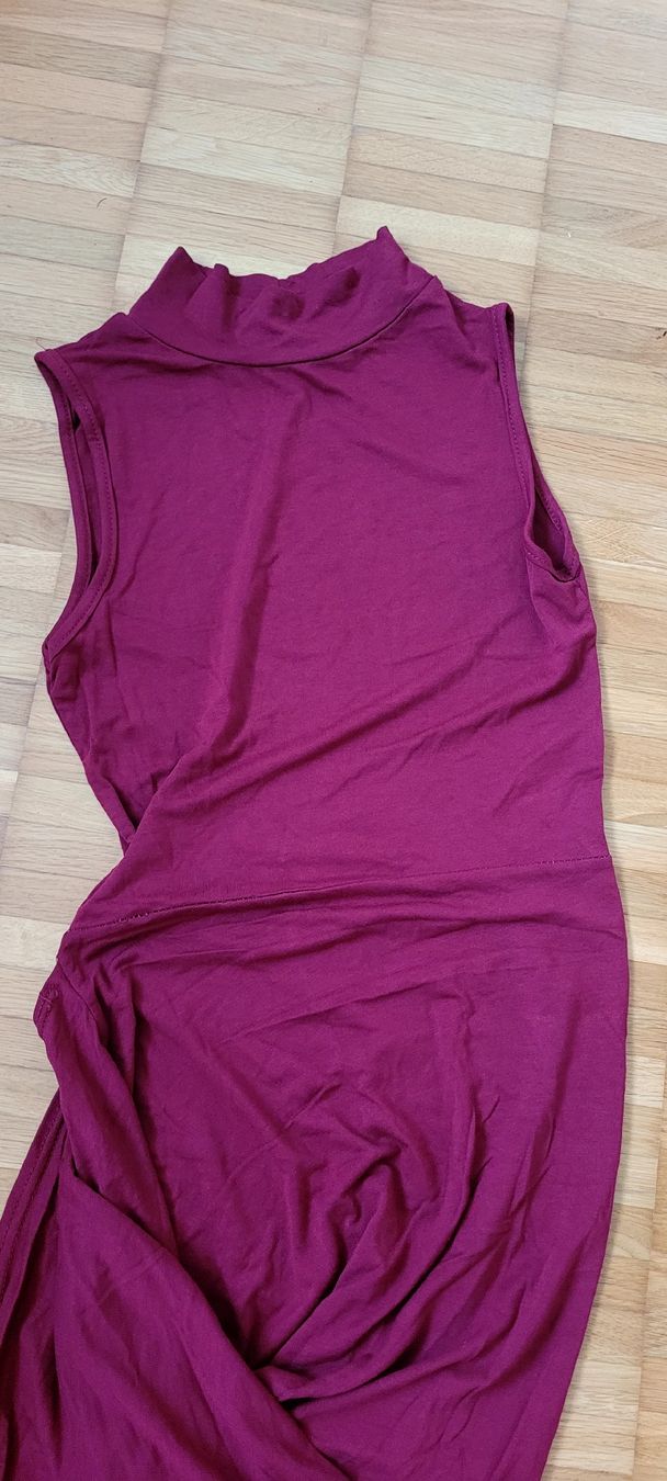 Kleider: Elegantes, weinrotes Maxikleid, Grösse S – Gebraucht aus Emmenbrücke von gatasalvache 5