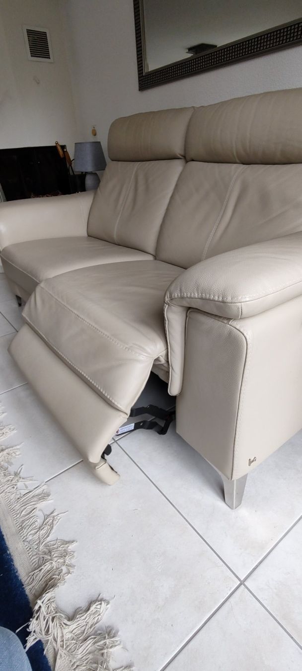 Sofas: Echtleder Relax-Sofa 2-plätzig traditioneller Handwerkskunst – Gebraucht aus Ebikon von Puma018 6