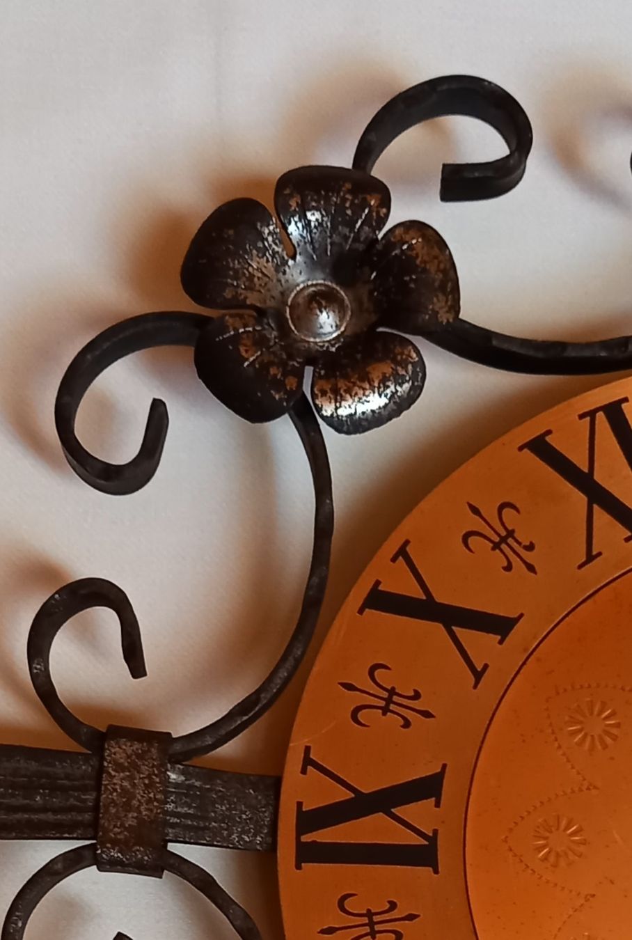 Orologi: Schmiedeeiserne Wanduhr; alt – Usato da Marbach LU venduto da Ilrebo 7