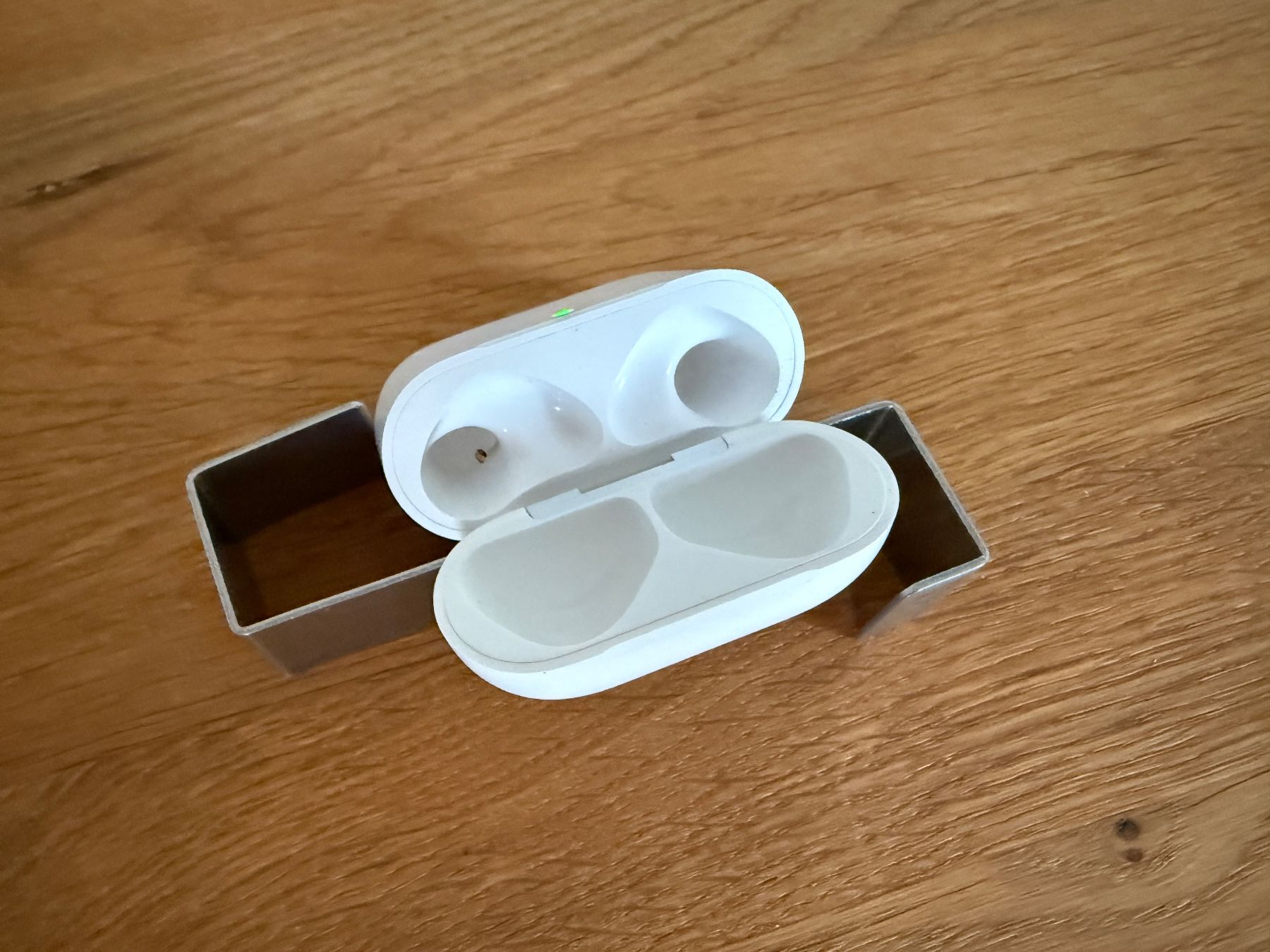 Apple Kopfhörer: APPLE AirPods 4 Charging Case – Gebraucht aus Lausanne von Nine1982 2