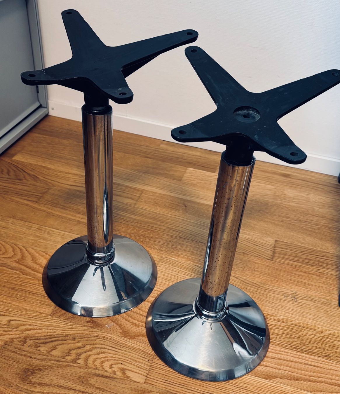 Eames Sessel: Eames Floor-Mount Pedestal Untergestell (ganz selten) – Gebraucht aus Sissach von swxx5