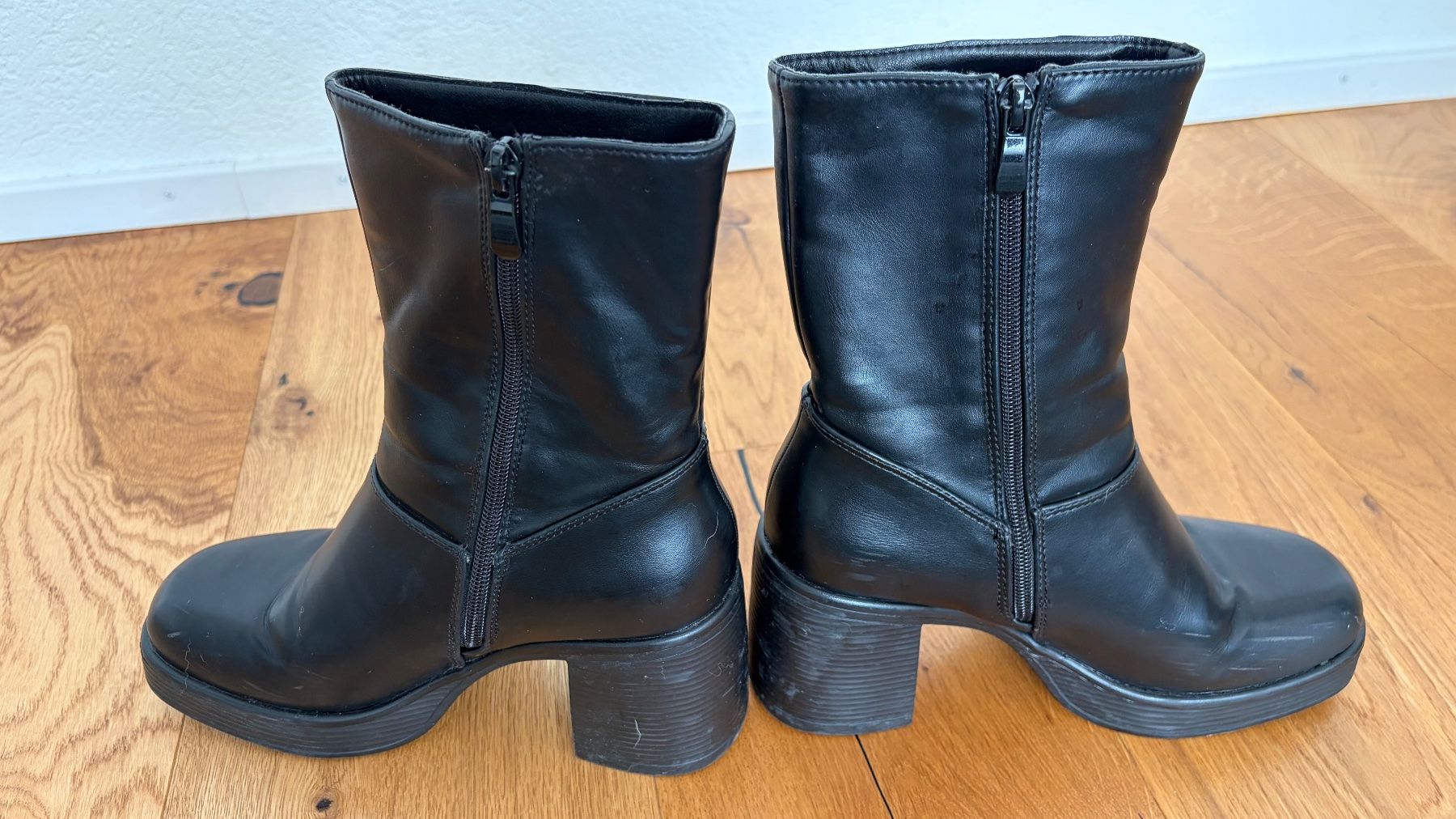Damenschuhe: Stiefel in schwarz Gr. 39 – Gebraucht aus Volketswil von Irkasha 4