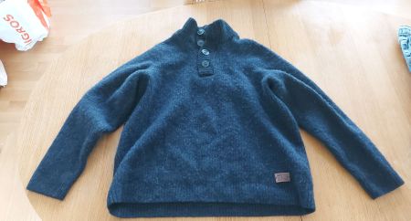 Pull en tricot bleu marine Charles Voegle Craftsman etat use