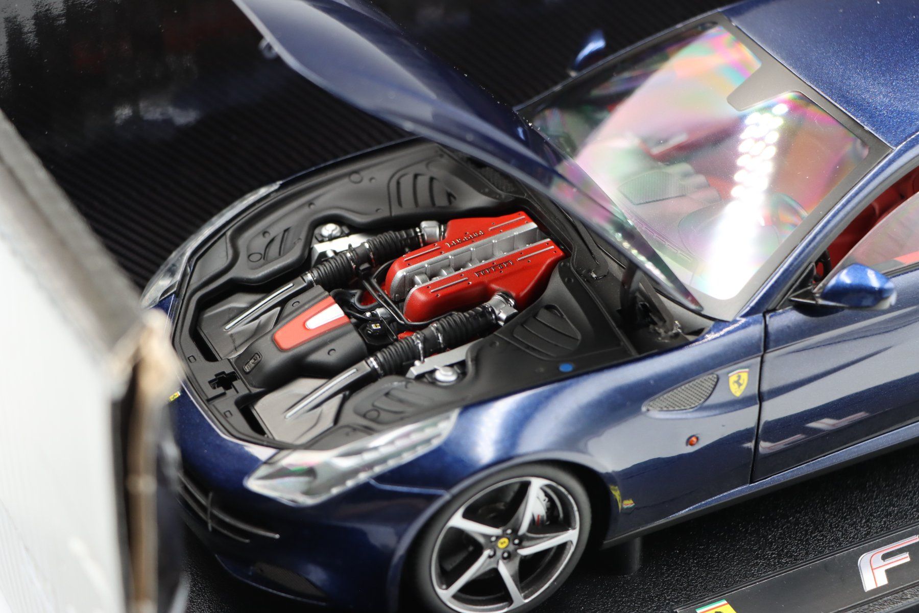 Ferrari Modellautos: Ferrari FF 2011 1:18 Hot Wheels Elite – Gebraucht aus Bühl b.Aarberg von modelldiecast 8