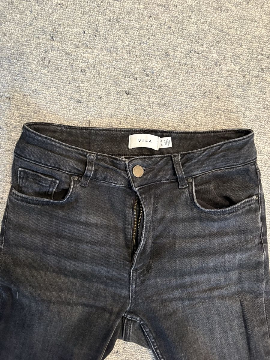 Jeans: Vila Jeans Grau Dunkel Grösse M  – Usato da Ebertswil venduto da shushuj 1