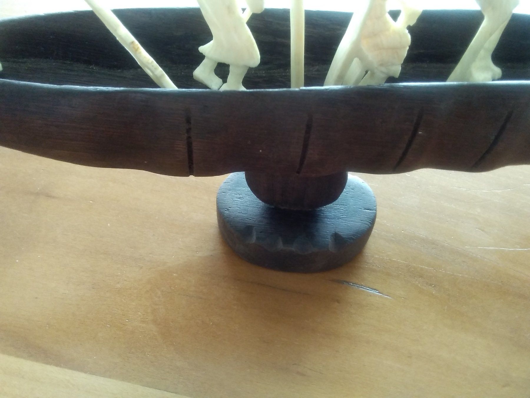 Figuren: ALTES RUDERBOOT MIT FIGUREN – Gebraucht aus Muri BE von Alk 3