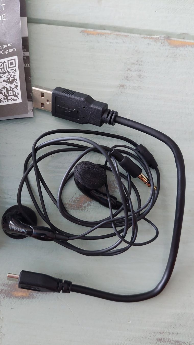 Sandisk Tragbarer Mediaplayer: MP3 Player SanDisk, inkl. Zubehör – Neu (gemäss Beschreibung) aus Volketswil von  3